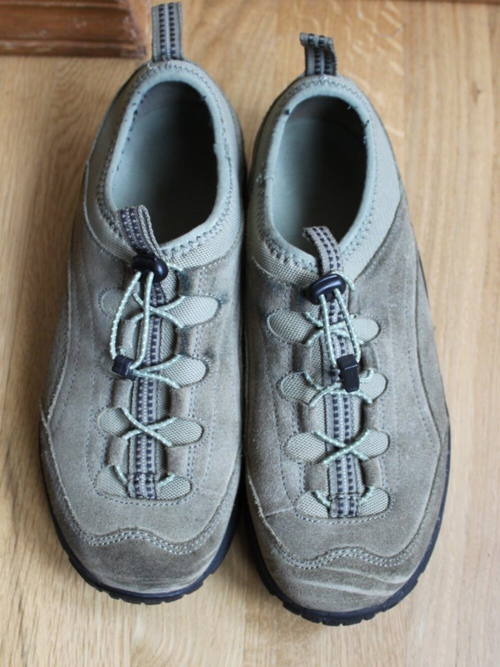 L.L. Bean Olive Green Womens Slip-on Suede Bungee Cord Womens Hiking Shoes 10